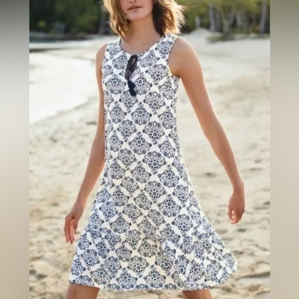 Boden  white, navy blue floral bouquet print sleeveless dress 8 L